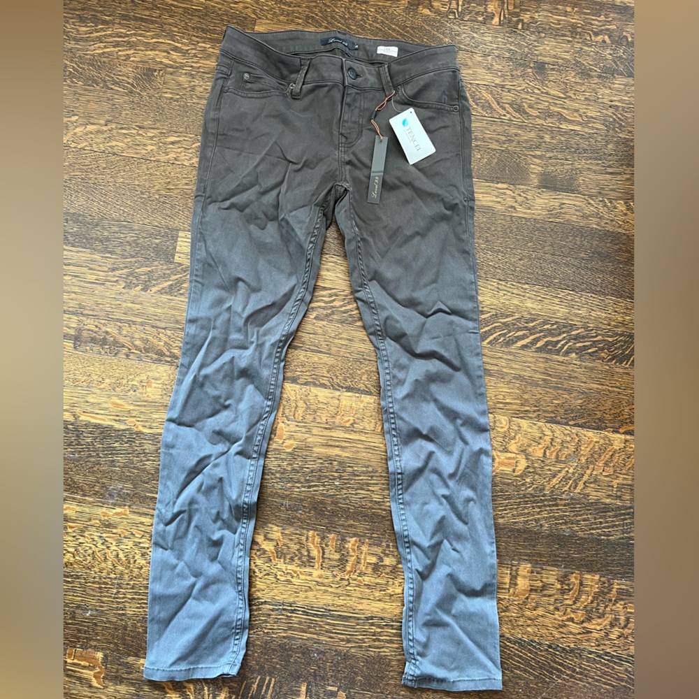 NWT- Level 99 Skinny Jeans- Size 28
